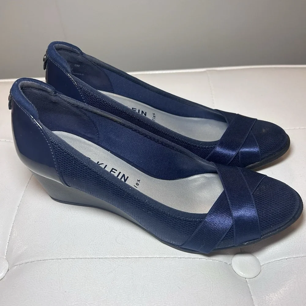 Anne Klein‎ Size 6 Women's Timeout Wedge Heel Pump Navy